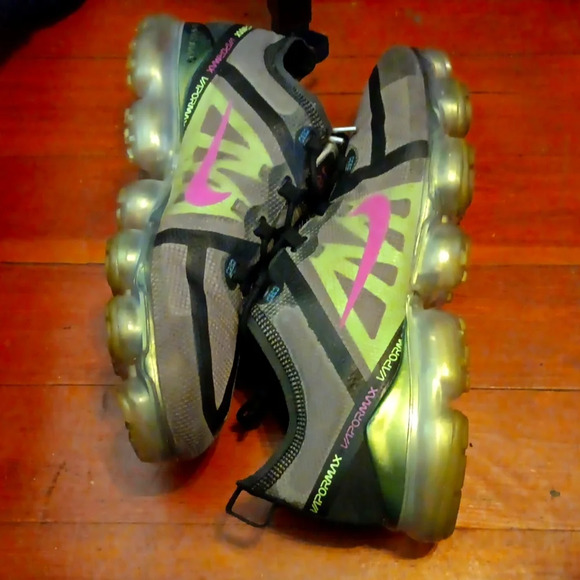 NIKE AIR VAPORMAX 2019 PRM 'FUCHISIA LIME' SZ 11.5 AT6810-001 - Picture 6 of 8